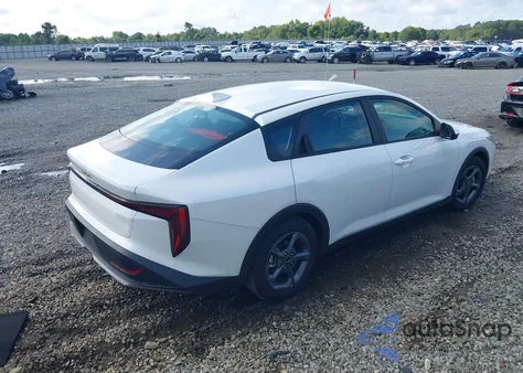 2025 Kia K4 Lxs z USA, uszkodzony, nr VIN 3KPFT4DE0SE047909